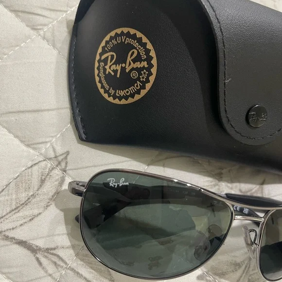 NEW Ray-Ban Silver Sunglasses with Black Case - Picture 2 of 5
